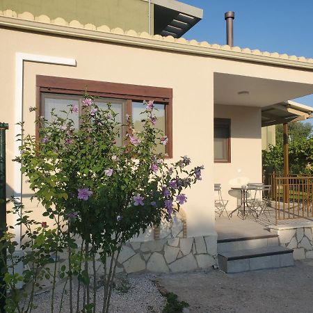 Backyard Apartment Kalligoni Exterior foto